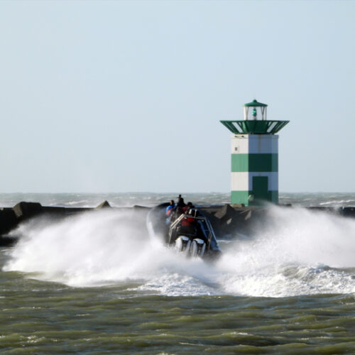 Powerboat-Scheveningen-doen-kado-uitjes-cadeau-geven-belevenis3