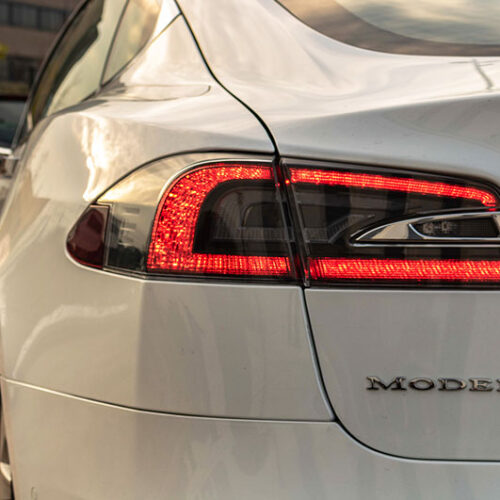 Tesla-s-rijden-doen-kado-uitjes-cadeau-geven-belevenis2